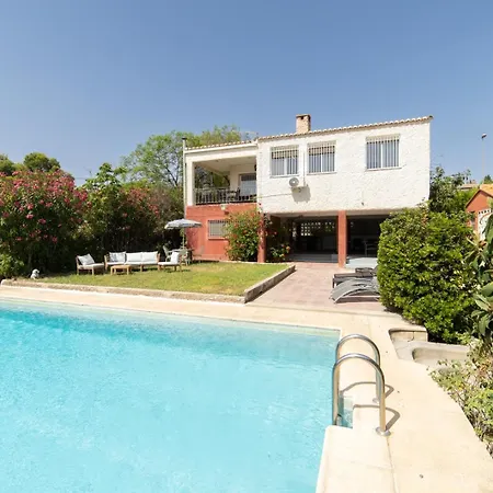 Charming House With Private Tennis Court And Pool