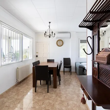 Charming House With Private Tennis Court And Pool Villa