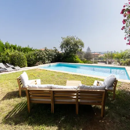 Charming House With Private Tennis Court And Pool Villa *