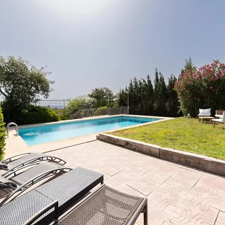 Charming House With Private Tennis Court And Pool